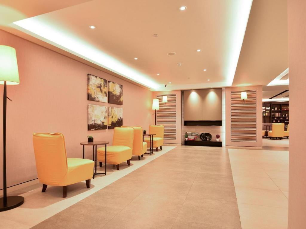 Home Inns Plus Shanghai Xujiahui Branch Exterior photo