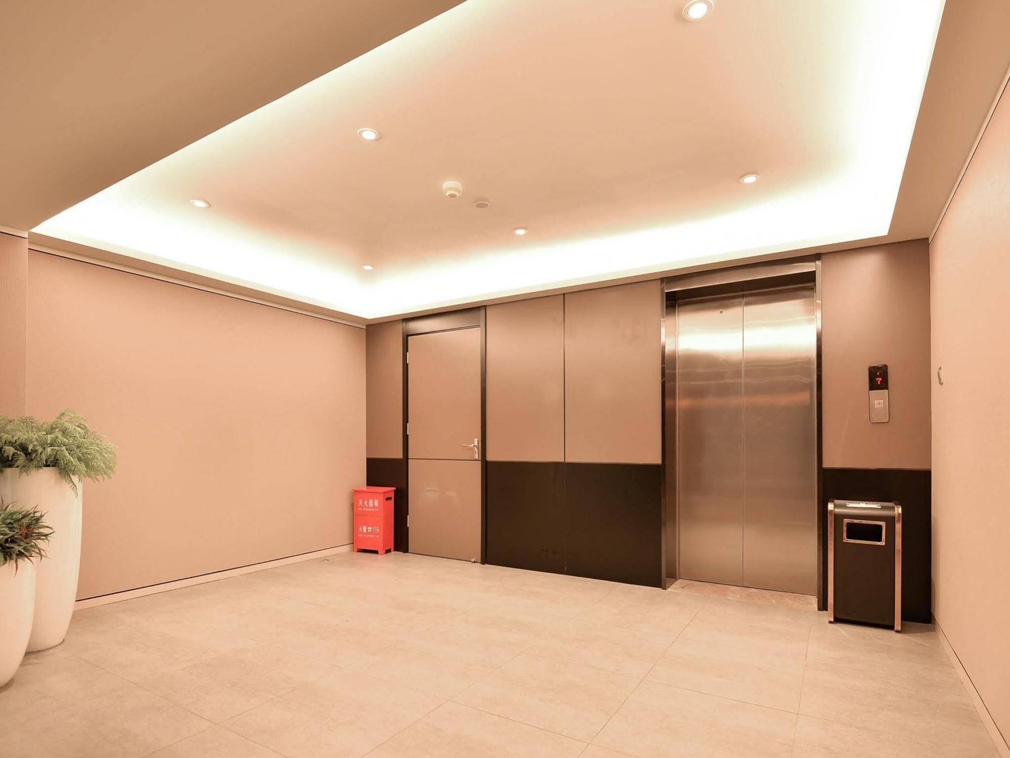 Home Inns Plus Shanghai Xujiahui Branch Exterior photo