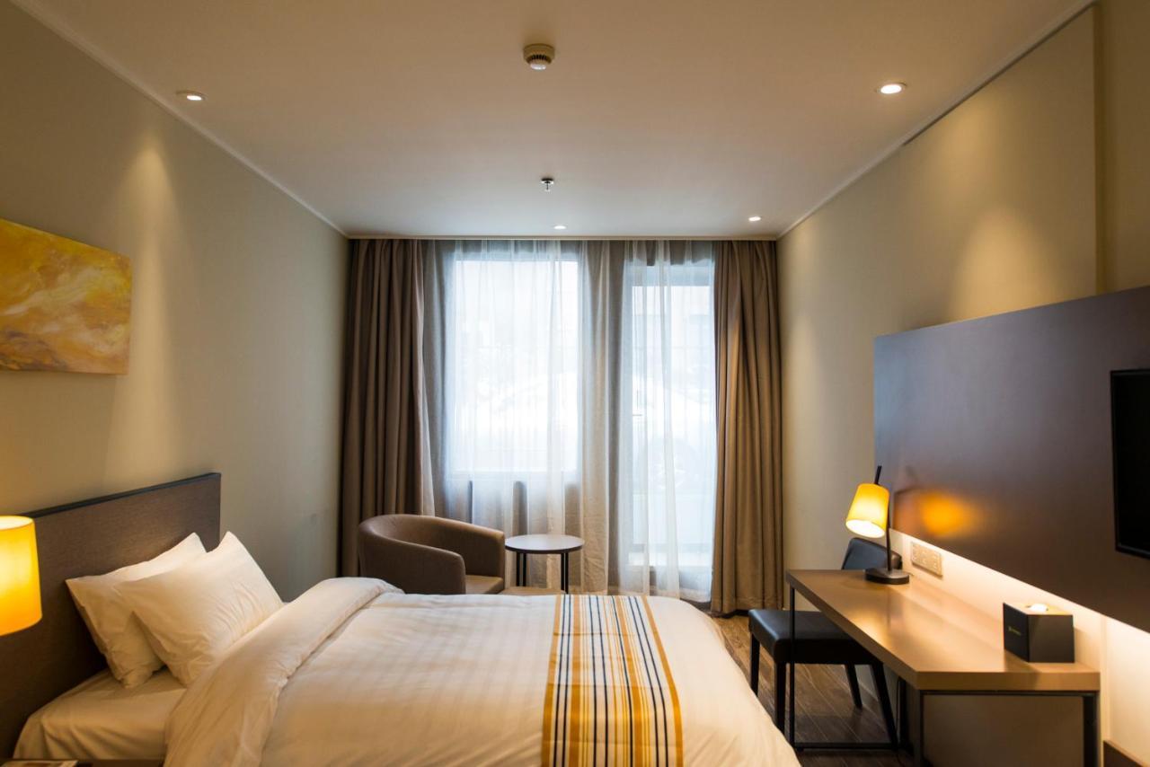 Home Inns Plus Shanghai Xujiahui Branch Exterior photo