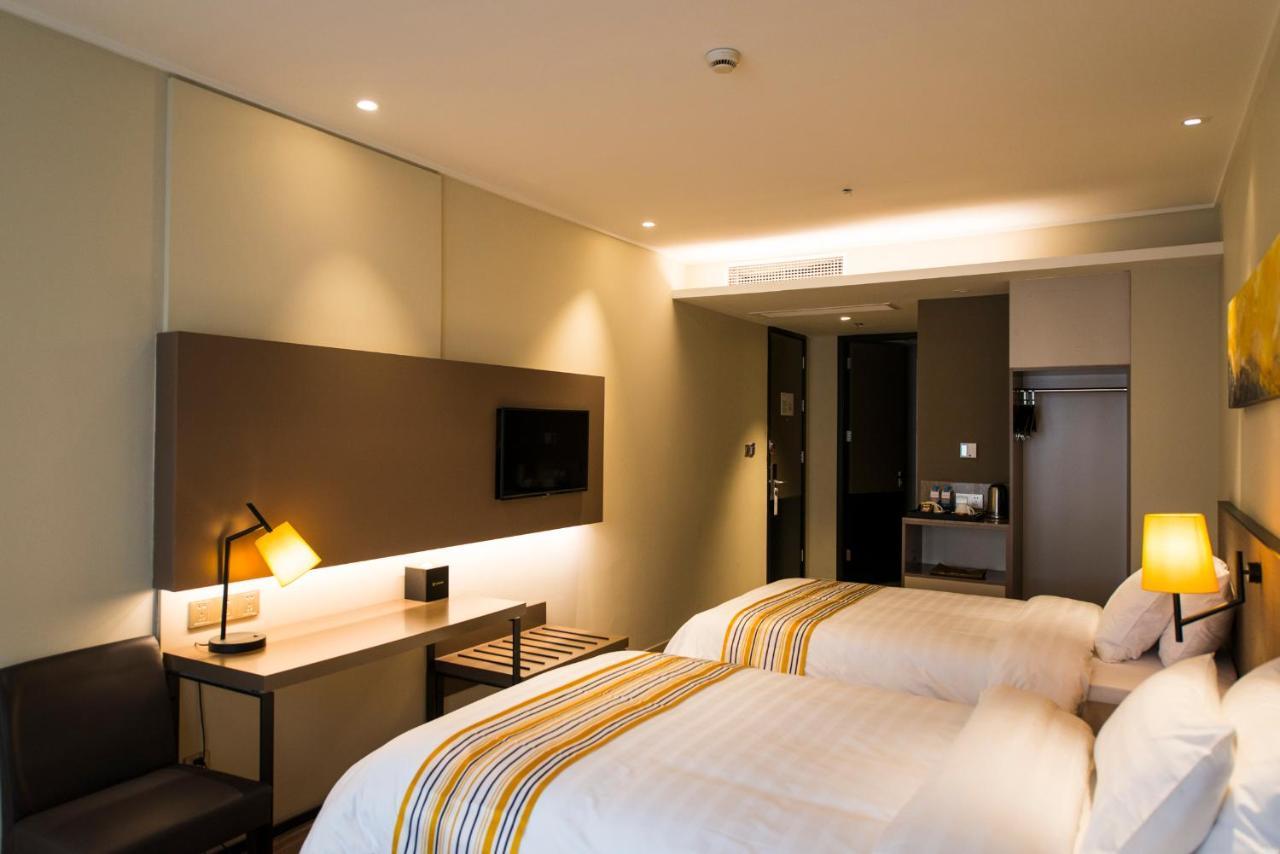 Home Inns Plus Shanghai Xujiahui Branch Exterior photo