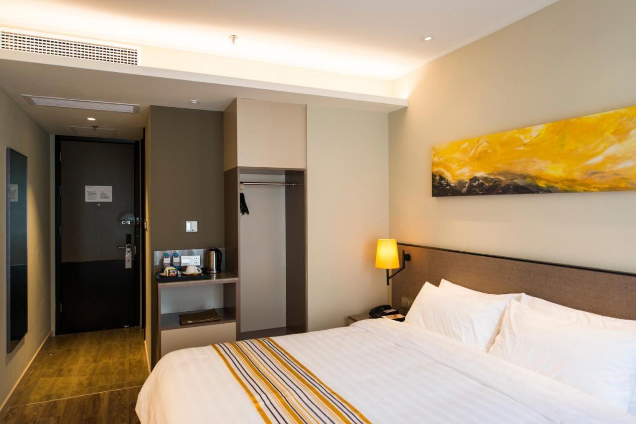 Home Inns Plus Shanghai Xujiahui Branch Exterior photo
