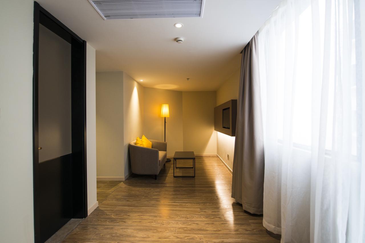 Home Inns Plus Shanghai Xujiahui Branch Exterior photo